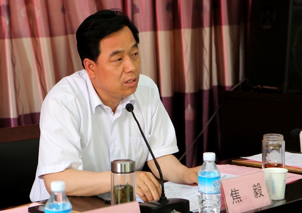 耀州區(qū)區(qū)委書記焦毅在會上講話