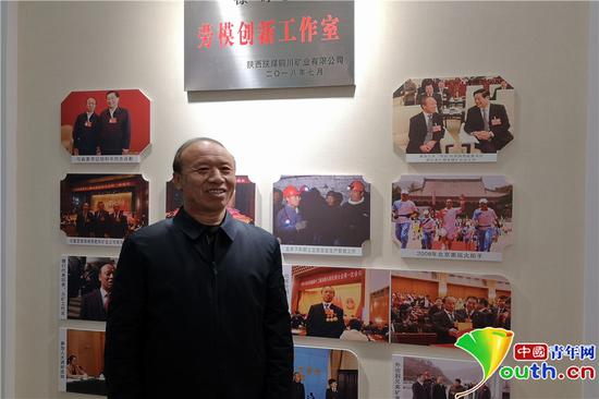 全國勞動模范、銅川礦業(yè)公司下石節(jié)煤礦綜掘二隊黨支部書記徐群賢。閻夢圓　攝
